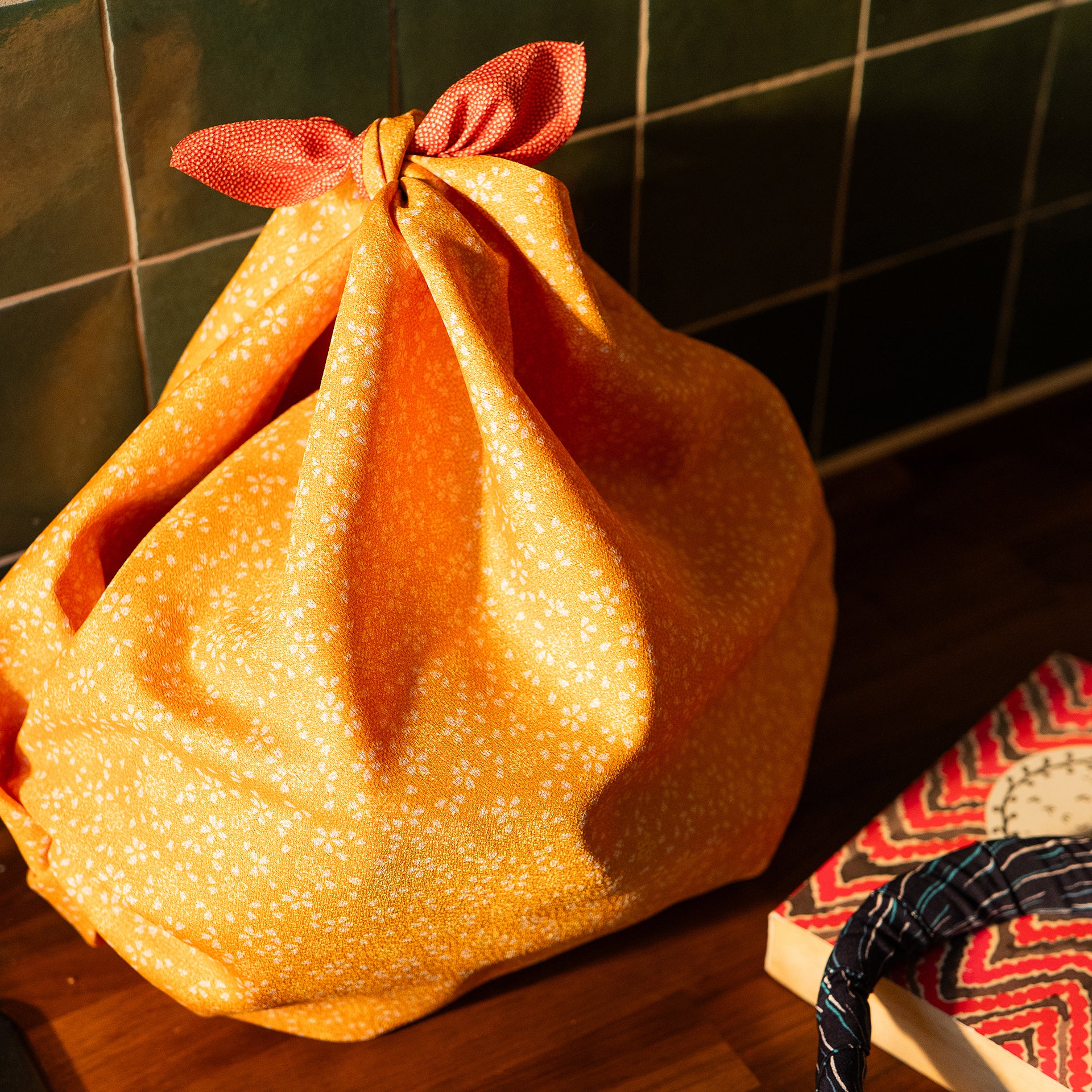 Studio Sakana - Amunzen Reversible Fine Sharkskin Pattern Sakura Red Furoshiki