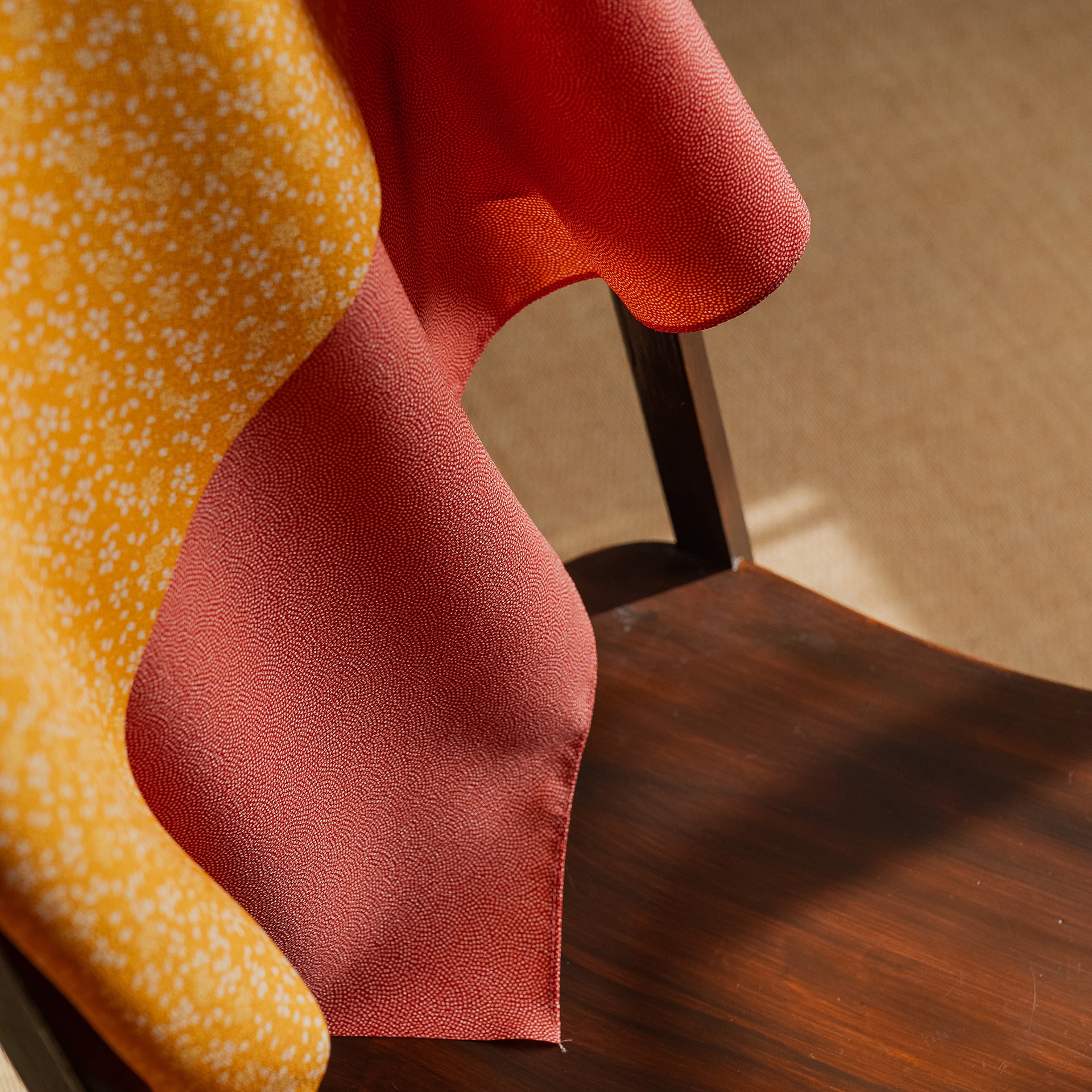 Studio Sakana - Amunzen Reversible Fine Sharkskin Pattern Sakura Red Furoshiki