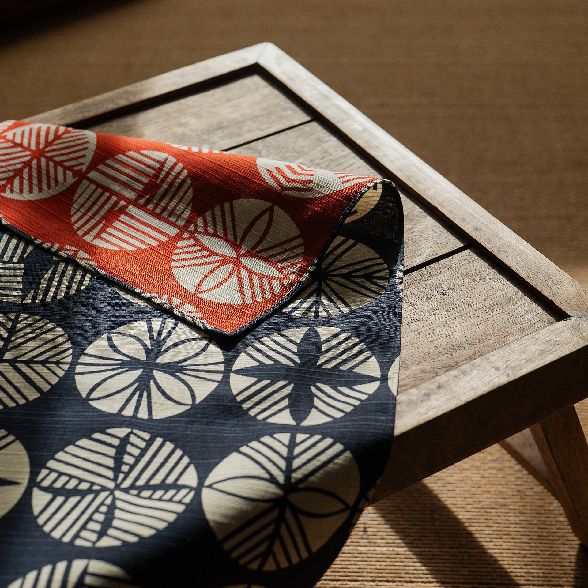 Studio Sakana - Isa monyo Reversible Pine Navy Blue/Red Furoshiki