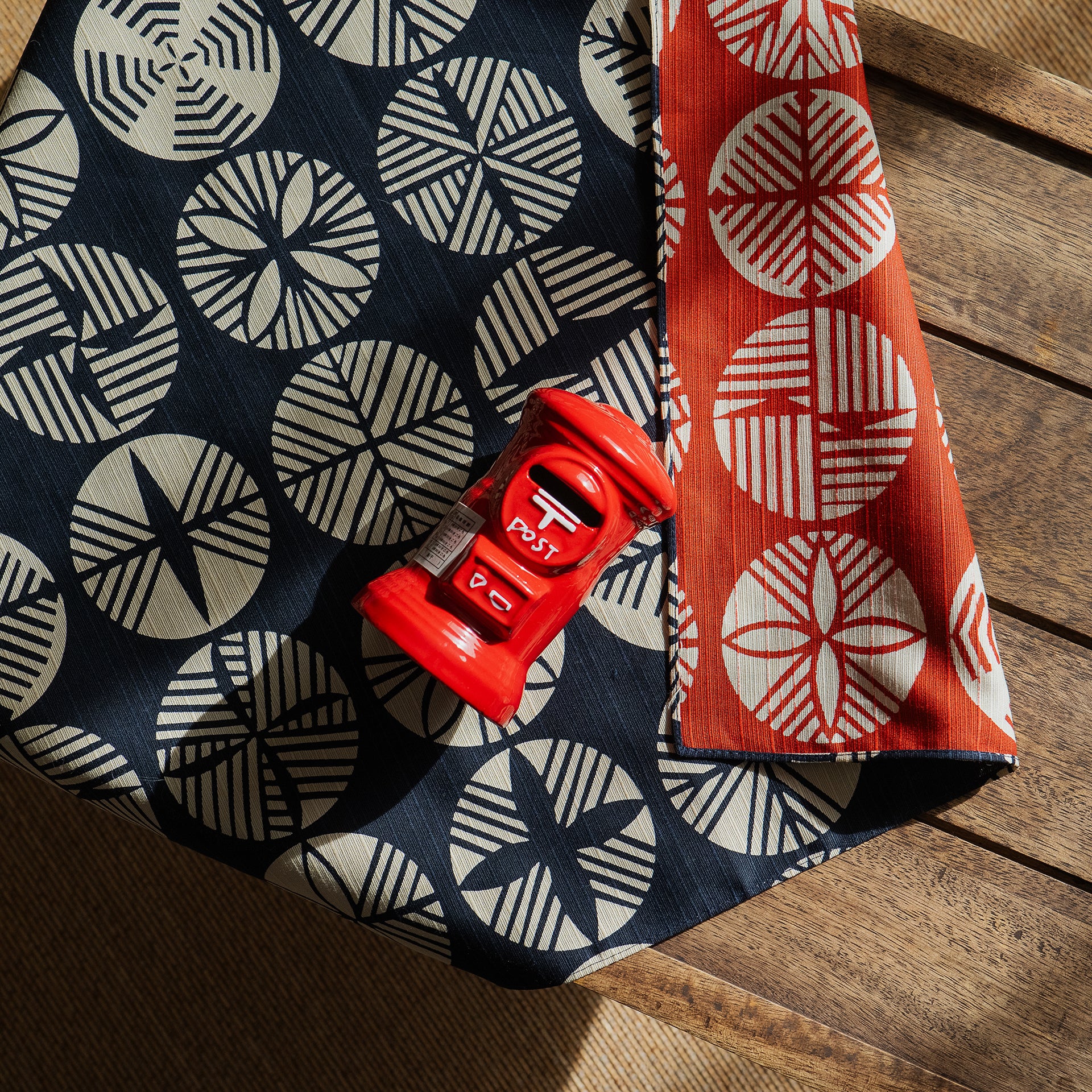 Studio Sakana - Isa monyo Reversible Pine Navy Blue/Red Furoshiki