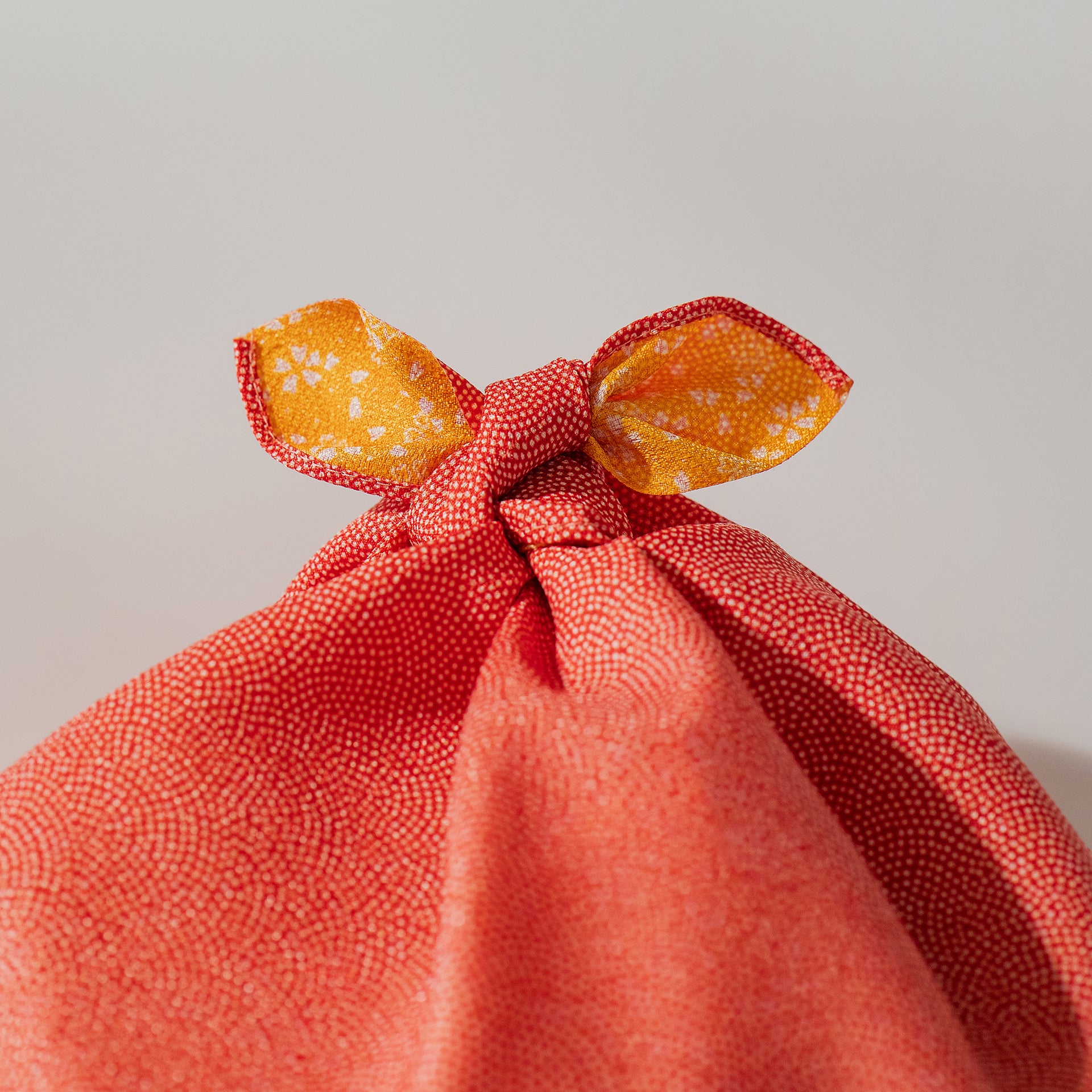 Studio Sakana - Amunzen Reversible Fine Sharkskin Pattern Sakura Red Furoshiki