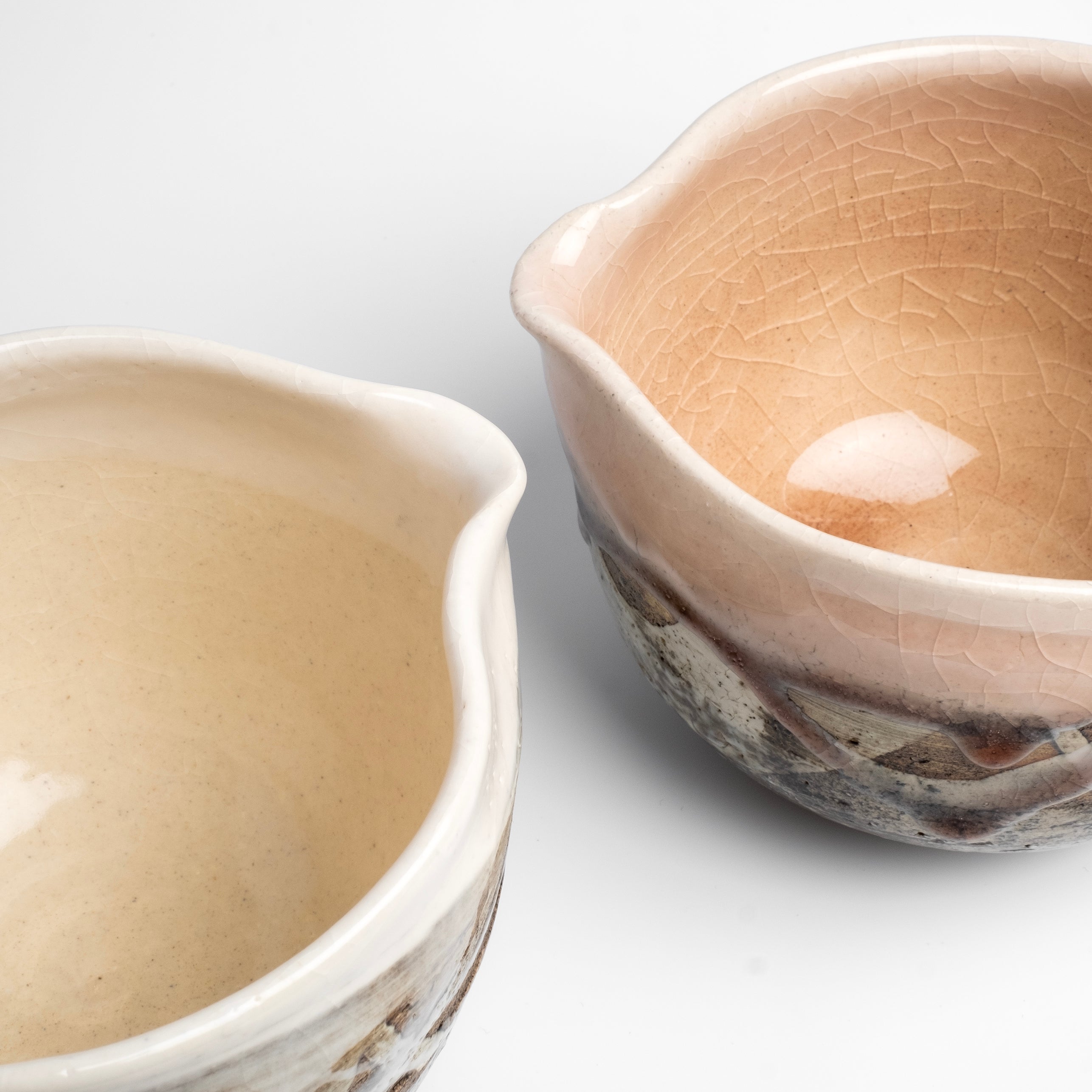 Tsuchi no Yuki Matcha Bowl with Spout - Snow