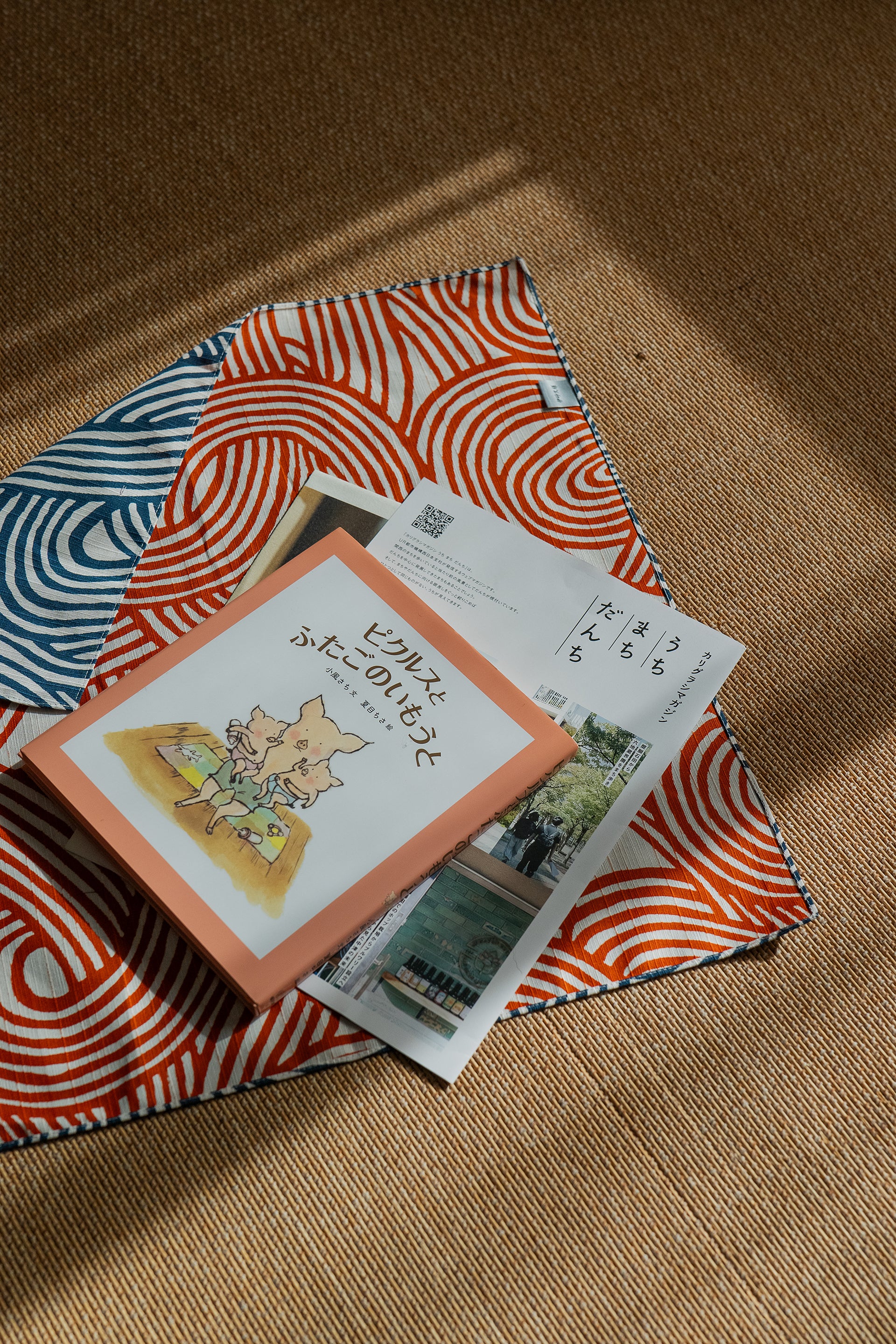 Studio Sakana - Isa monyo Reversible Knot Blue Orange Furoshiki