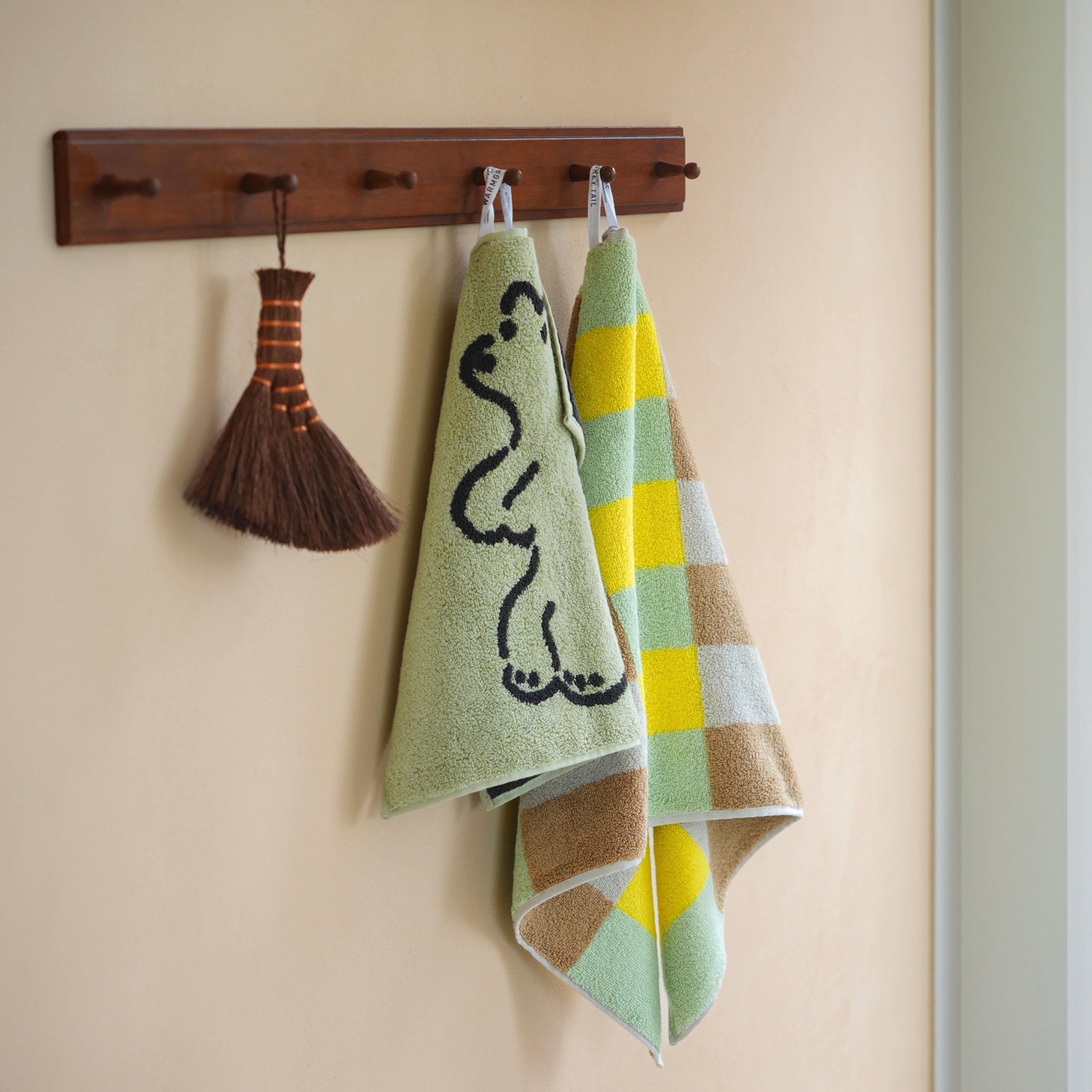 Huggy Bear Hand Towel Olive - 34cm