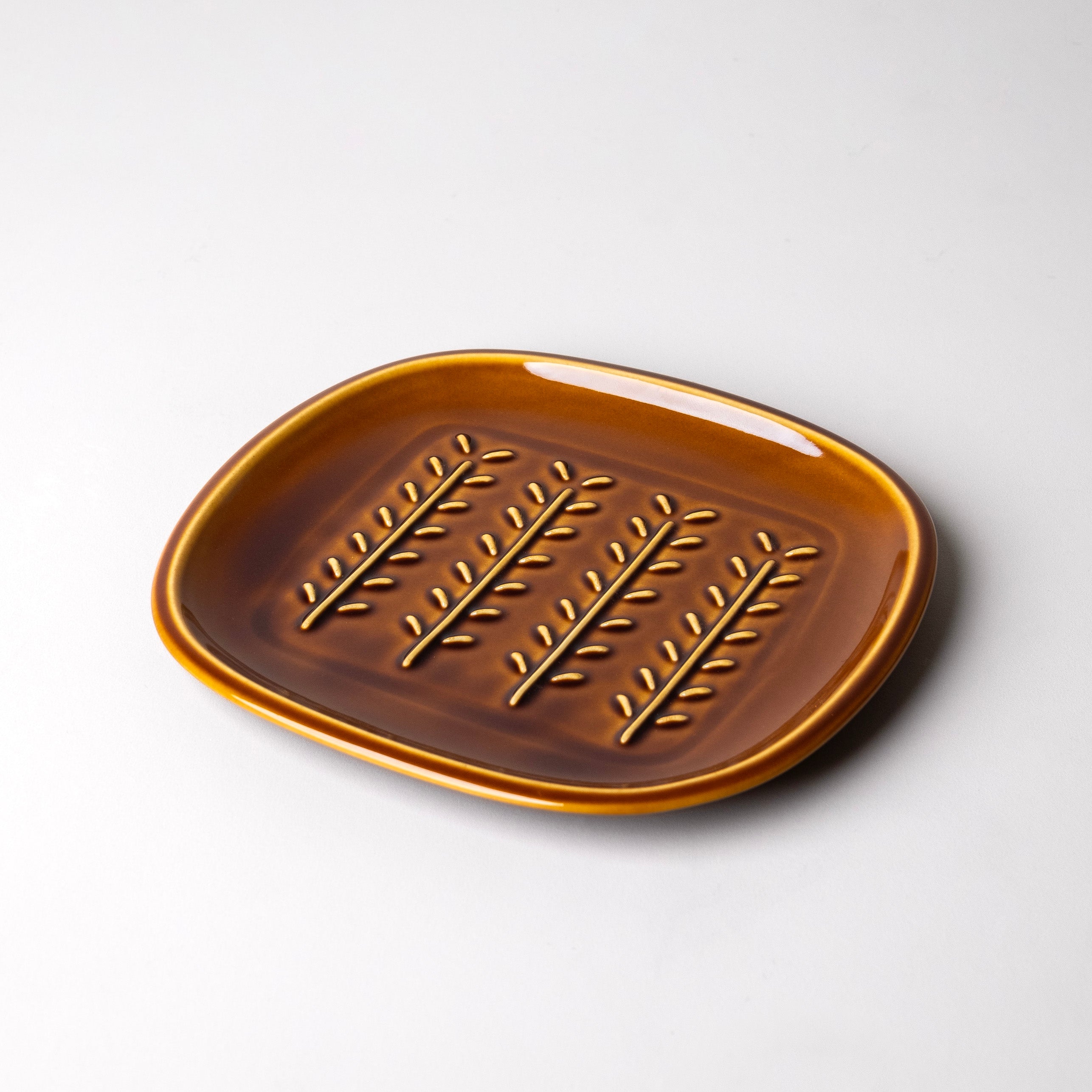 crust-plate-brown-1.jpg